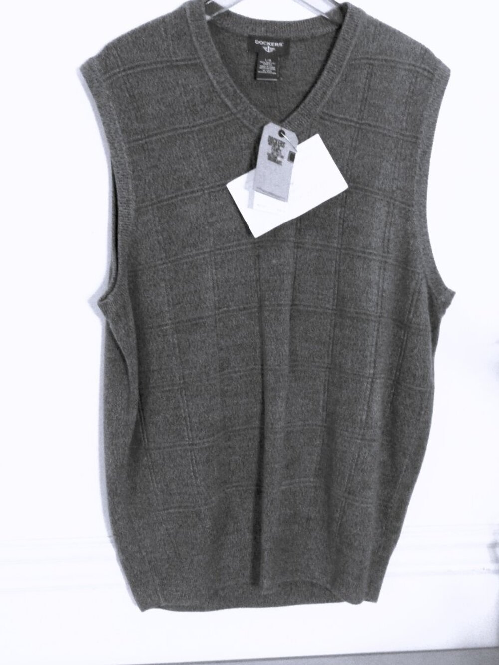 Dockers~extra soft sleeveless sweater vest~mens size L/G~gray. new.  great gift